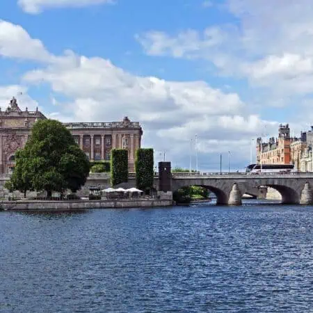 Sverige vill stänga ute olicensierade plattformar från spelmarknaden
